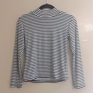 Turtleneck | Black and White Striped
